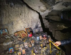«Алтарь» в пещере