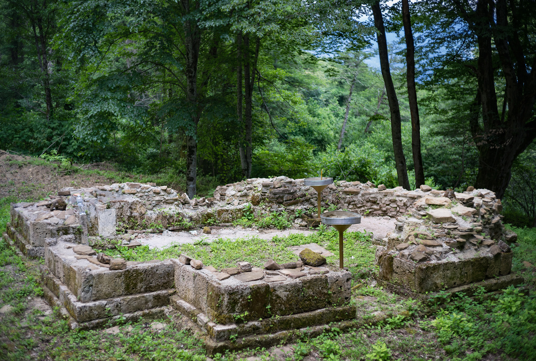 Остатки храма у источника Крион Нерон
