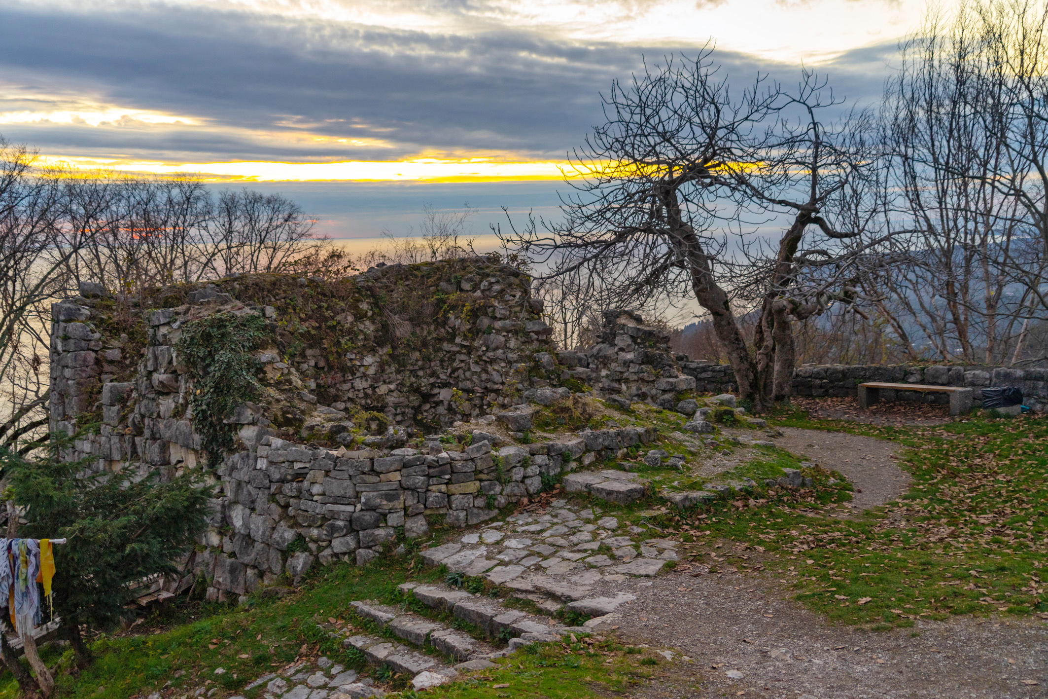 Место на Иверской горе, при входной башне Анакопийской крепости, где стояла Иверская часовня, построенная в 1884 году