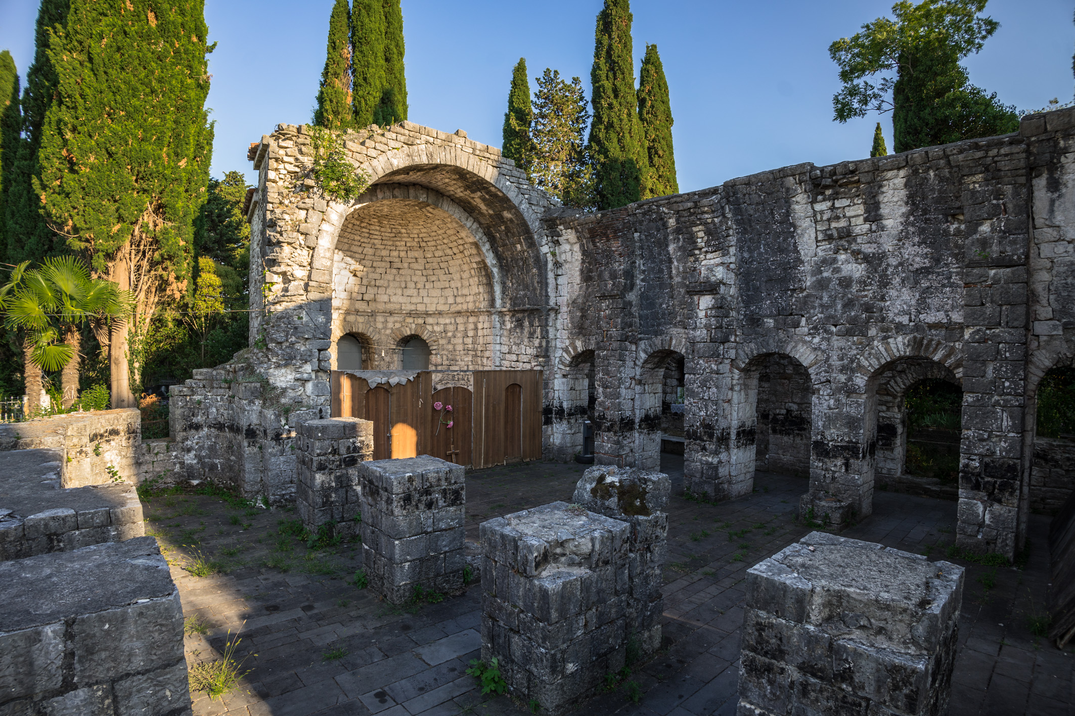 Цандрипш. Руины базилики VI века